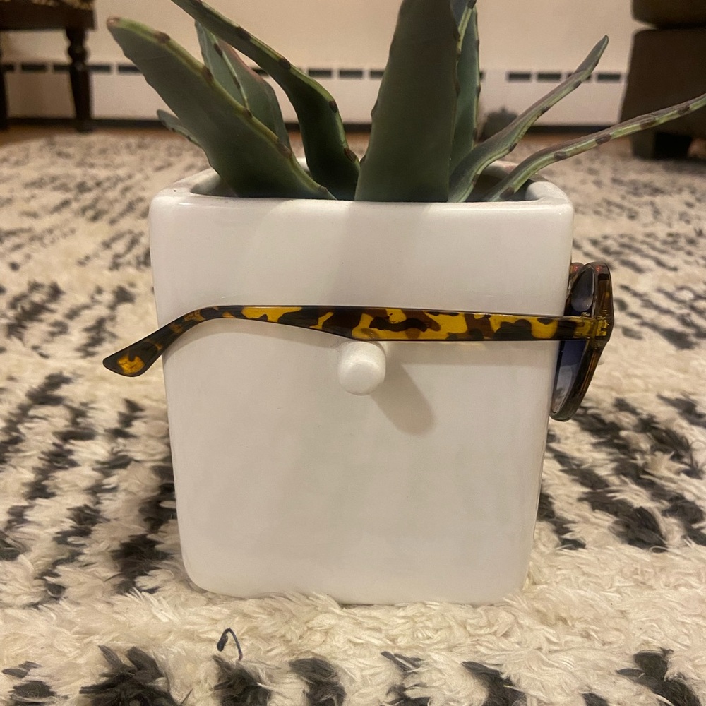 Tortoise Shell Cat-eye Sunglasses - Picture 4 of 4